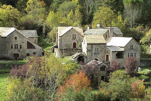 Dorf in der Tarnschlucht